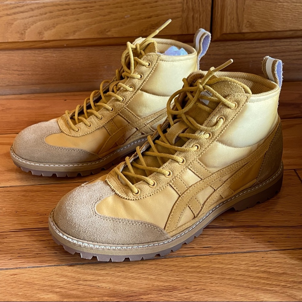 ONITSUKA TIGER GOLD HIKING BOOTS